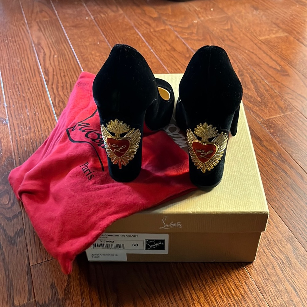 Christian Louboutin Cadrilla Corazon Velvet Heels Size 38 Authentic